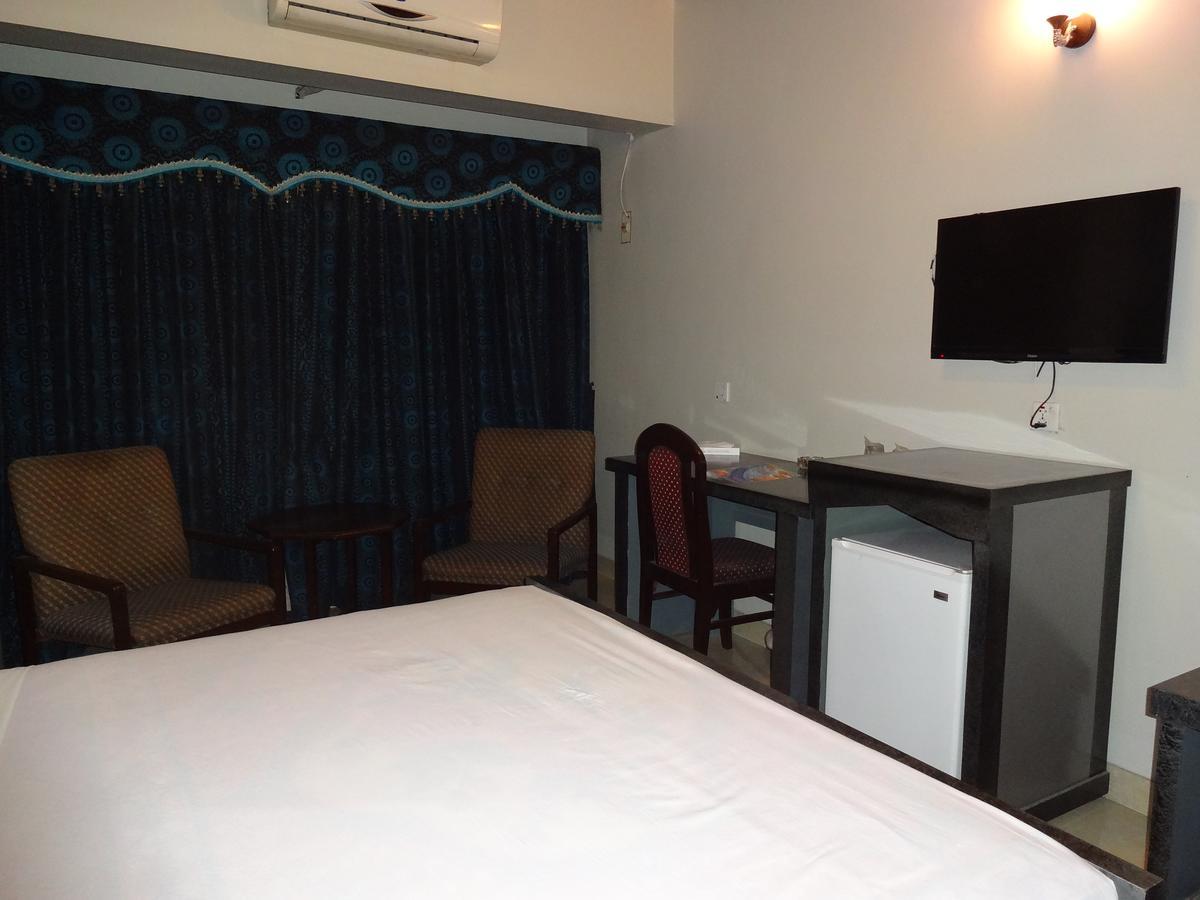 Hotel Sky Towers Karachi Exterior foto