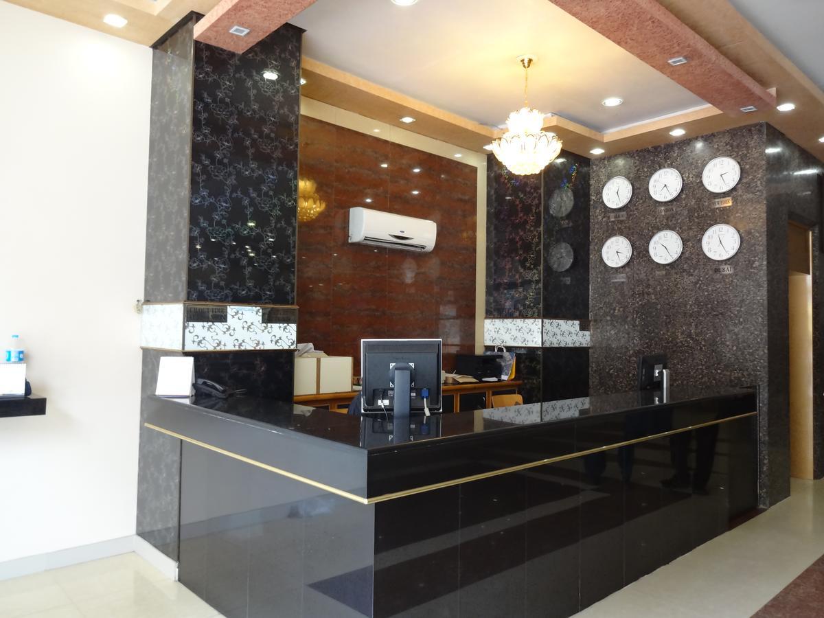 Hotel Sky Towers Karachi Exterior foto
